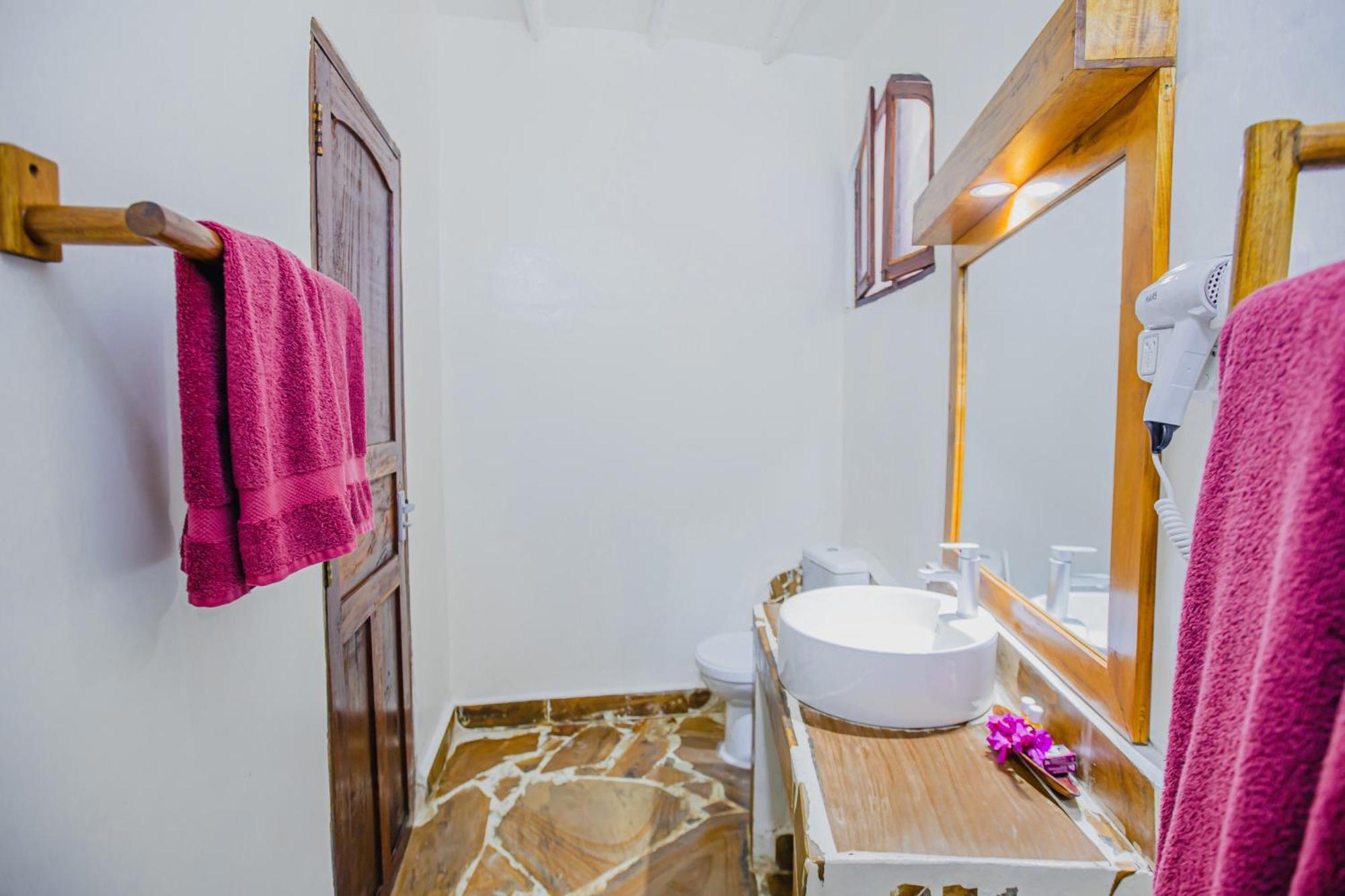 Ahg Waridi Beach Resort & Spa Pwani Mchangani Exterior photo